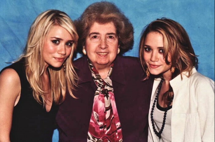 Who is this mystery lady that pose the brightest stars of Hollywood Who is this mystery lady that pose the brightest stars of Hollywood