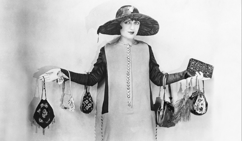 Why are the pockets on women's clothing always smaller than on men's? Why are the pockets on women's clothing always smaller than on men's?