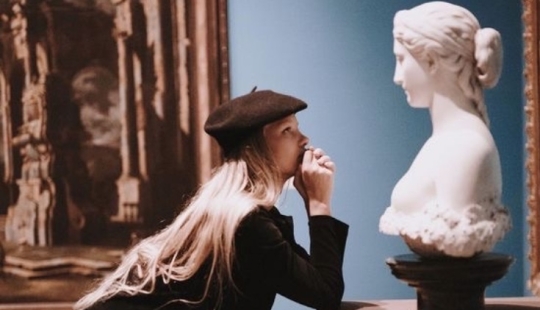 Why beautiful things make people happy Why beautiful things make people happy