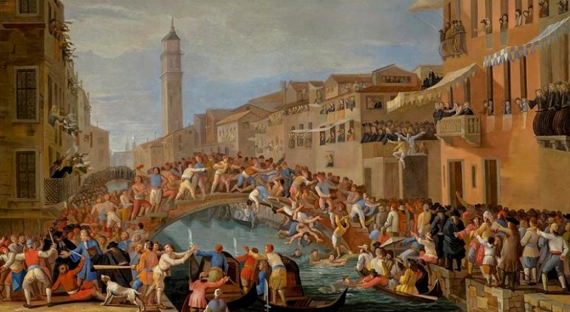 Why did the inhabitants of medieval Venice organize mass fights on bridges? Why did the inhabitants of medieval Venice organize mass fights on bridges?
