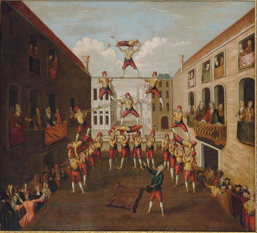 Why did the inhabitants of medieval Venice organize mass fights on bridges? Why did the inhabitants of medieval Venice organize mass fights on bridges?