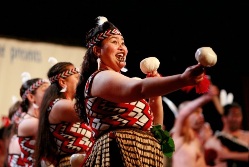 Why do beauties need a beard? The history of ta-moko Maori tattoos that are becoming a trend Why do beauties need a beard? The history of ta-moko Maori tattoos that are becoming a trend
