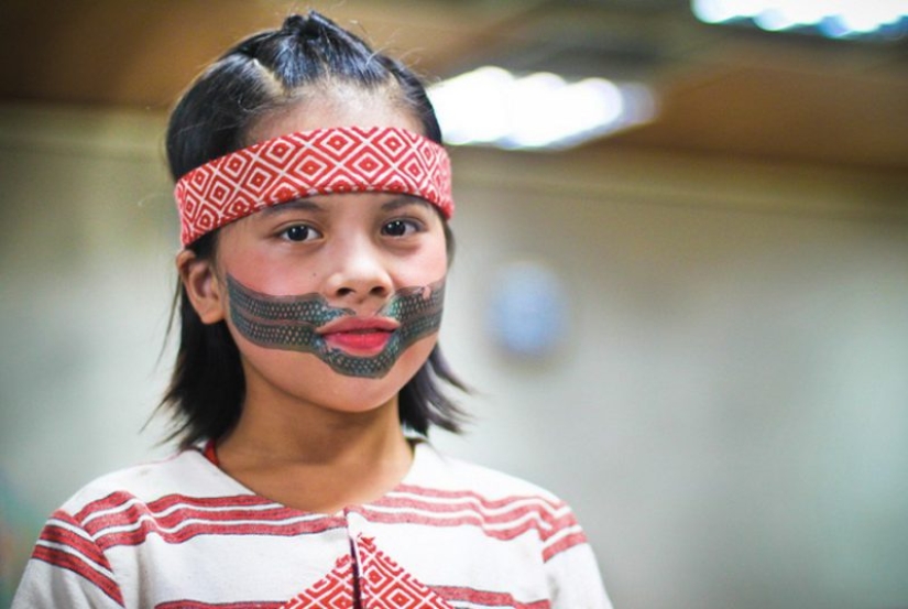 Why do beauties need a beard? The history of ta-moko Maori tattoos that are becoming a trend Why do beauties need a beard? The history of ta-moko Maori tattoos that are becoming a trend