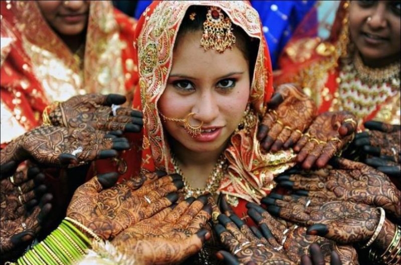 Why do Indian women wear nose rings? Why do Indian women wear nose rings?