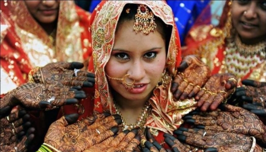 Why do Indian women wear nose rings? Why do Indian women wear nose rings?