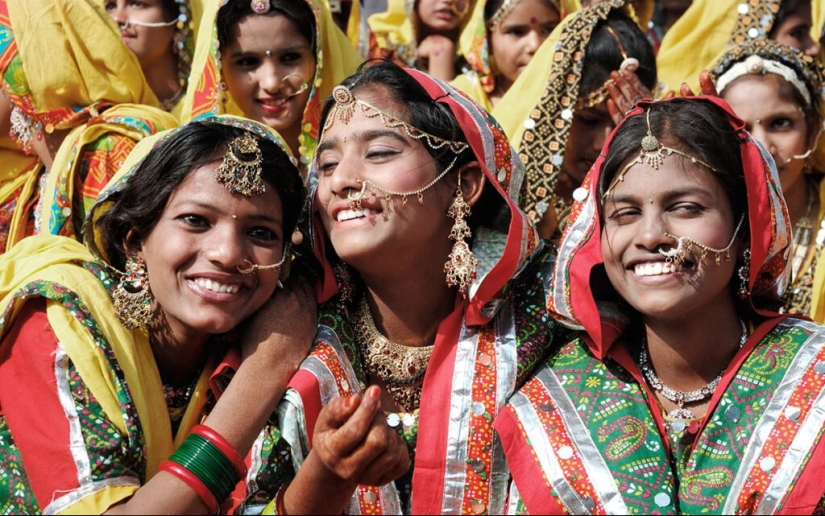 Why do Indian women wear nose rings? Why do Indian women wear nose rings?