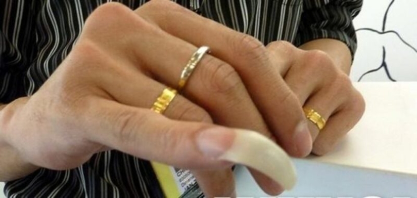 Why do men grow long nails on his pinky