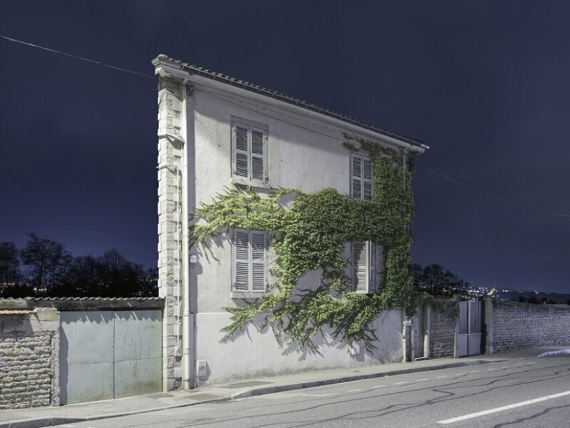 Why do you need facades without buildings, or the Ceremonial reality of Zachary Godrillo-Roy