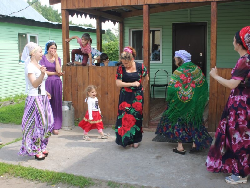 Why don't gypsies wear trousers Why don't gypsies wear trousers