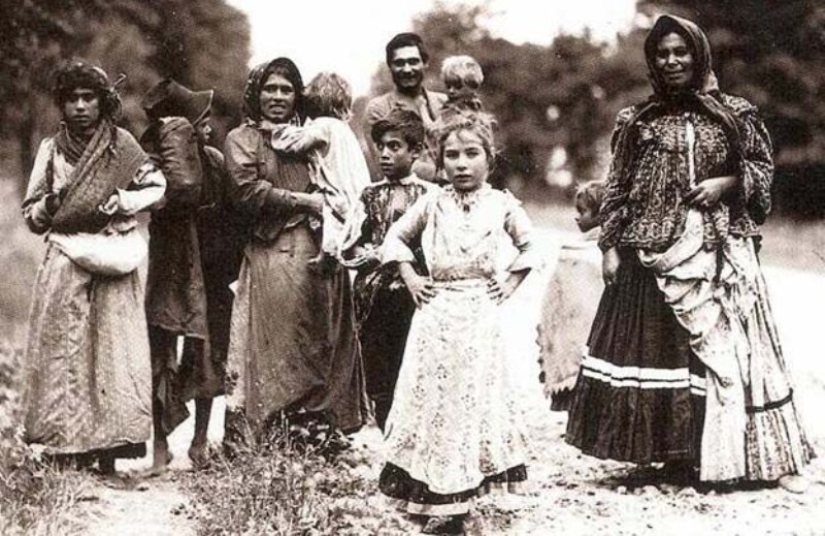 Why don't gypsies wear trousers Why don't gypsies wear trousers