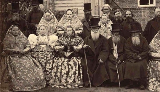 Why Russian surnames have different endings? Why Russian surnames have different endings?