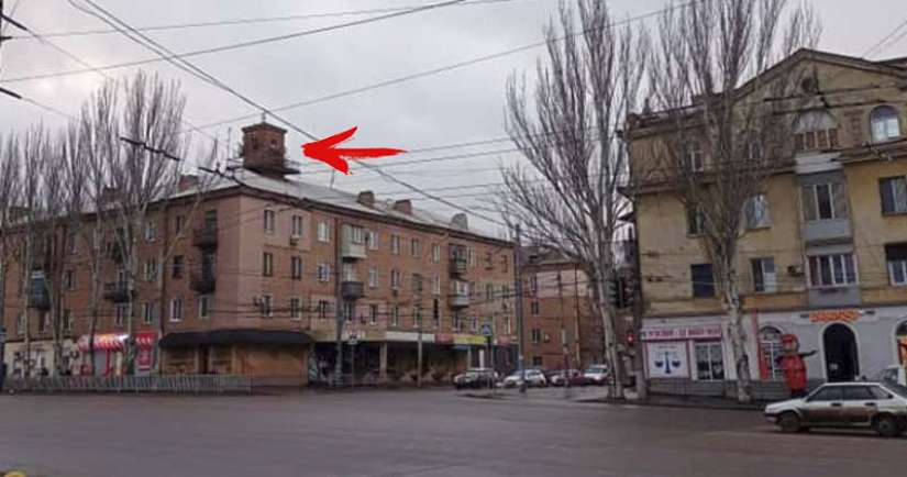 Why were small houses built on the roofs of "Stalinok"