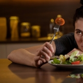 Why you don’t want to eat in the heat and isn’t it dangerous for your health?