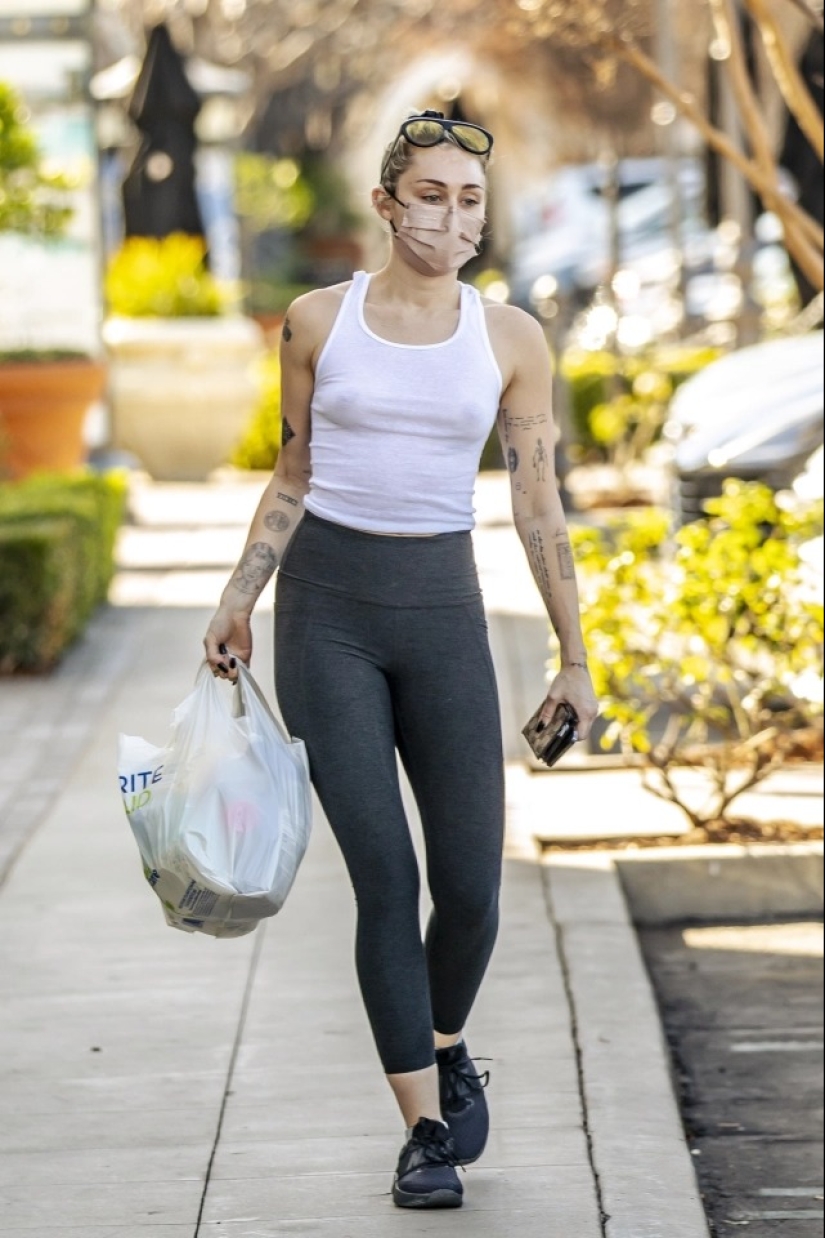 Without hesitation: why more women walking around without a bra
