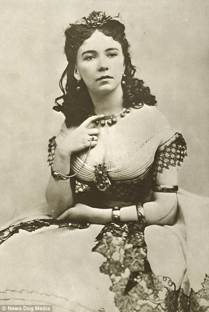 Women Who Ruled Paris from Bed: a scandalous catalog of 19th-century Parisian courtesans Women Who Ruled Paris from Bed: a scandalous catalog of 19th-century Parisian courtesans