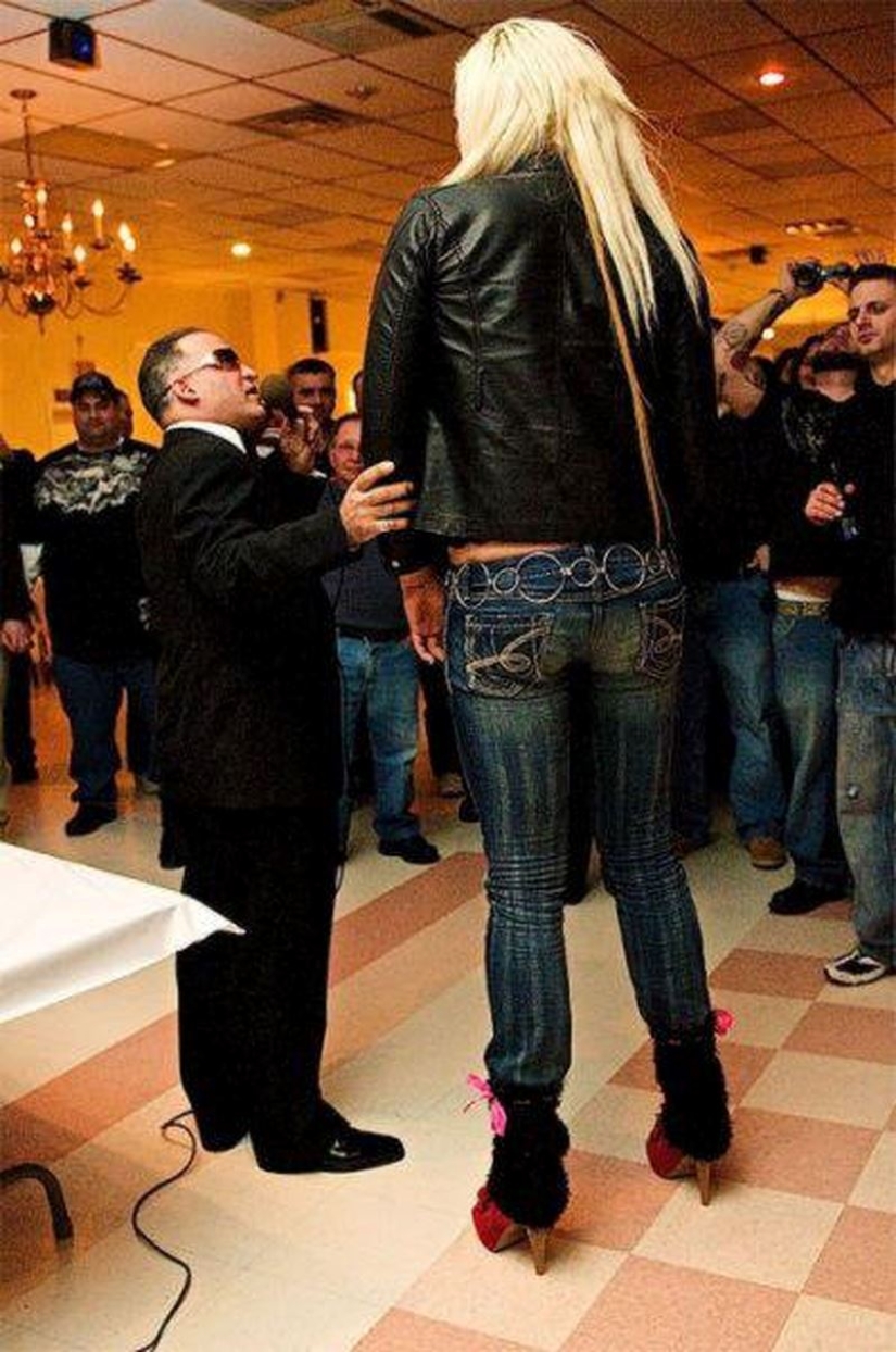 "You light bulb without a chair screwed?": the best photo and jokes about the high girls