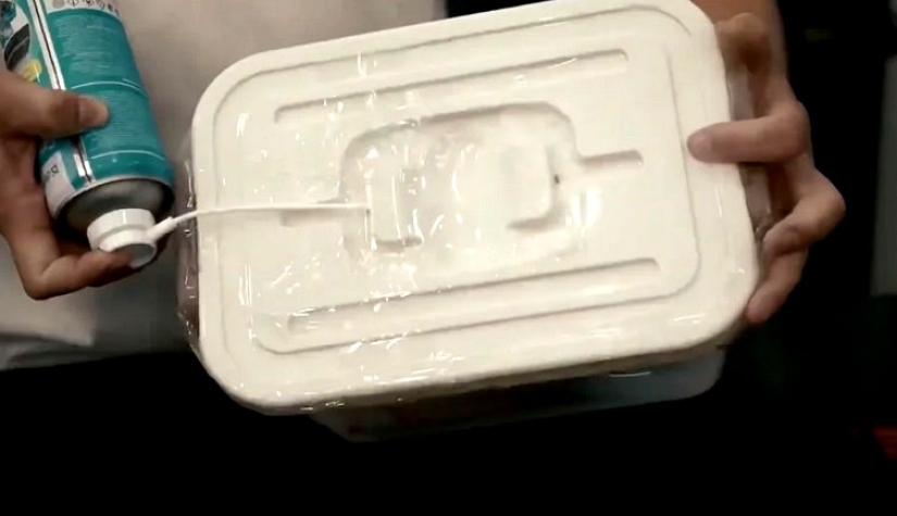 You won&#39;t believe how easy it is to cool a drink without a refrigerator!