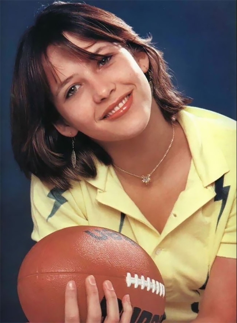 Young and Beautiful: 25 rare photos of Sophie Marceau from the 1980s