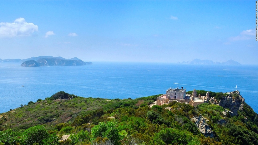 Zannon es una isla olvidada de orgías con un pasado oscuro