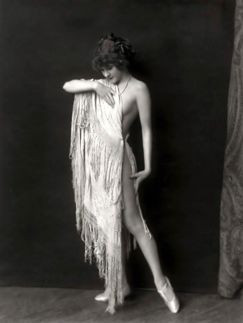 "Ziegfeld Girls": the sexiest Broadway actresses of the 1920s "Ziegfeld Girls": the sexiest Broadway actresses of the 1920s