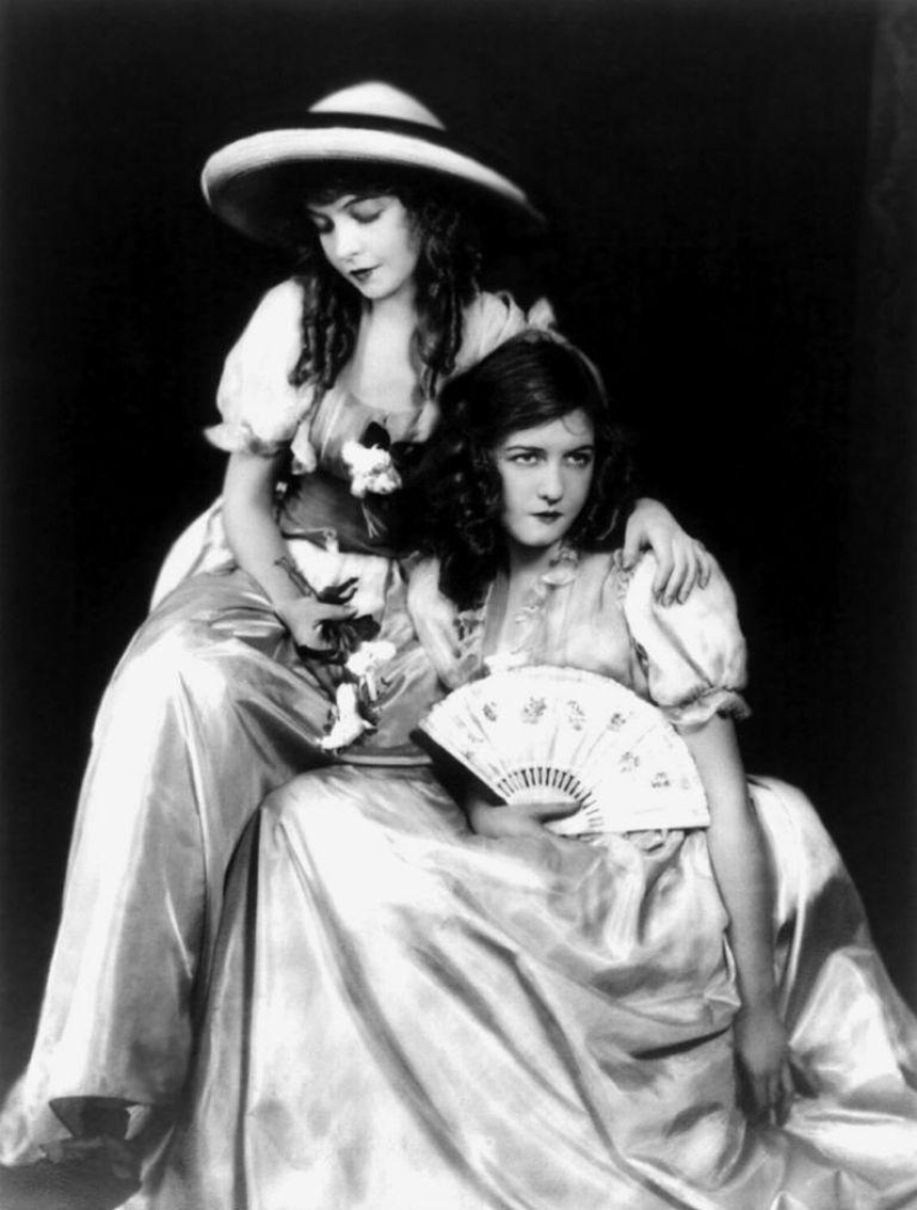 "Ziegfeld Girls": the sexiest Broadway actresses of the 1920s "Ziegfeld Girls": the sexiest Broadway actresses of the 1920s
