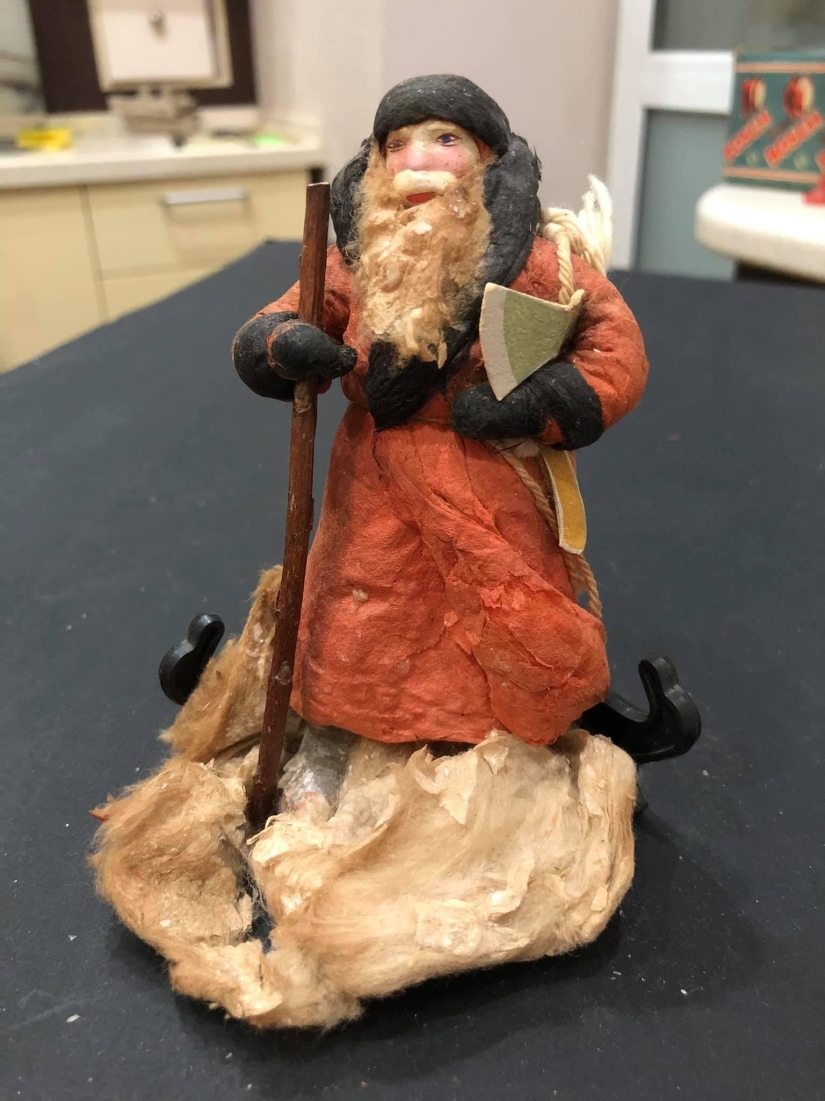 Christmas tree decorations you might throw away, but they're worth a ton of money Christmas tree decorations you might throw away, but they're worth a ton of money