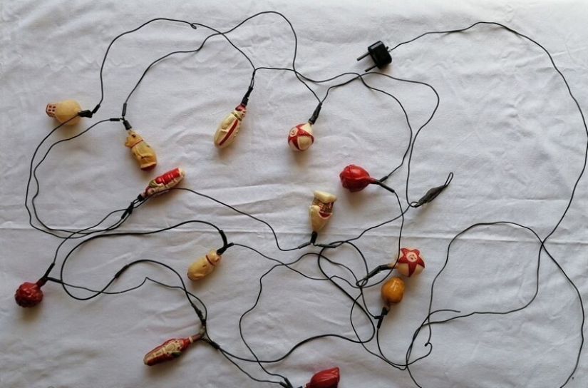 Christmas tree decorations you might throw away, but they're worth a ton of money Christmas tree decorations you might throw away, but they're worth a ton of money