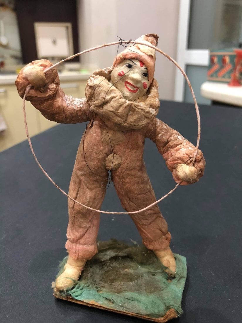 Christmas tree decorations you might throw away, but they're worth a ton of money Christmas tree decorations you might throw away, but they're worth a ton of money