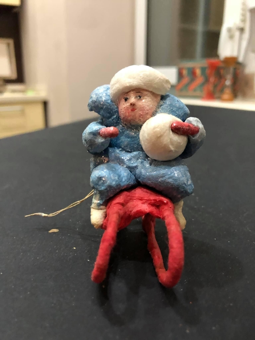 Christmas tree decorations you might throw away, but they're worth a ton of money Christmas tree decorations you might throw away, but they're worth a ton of money