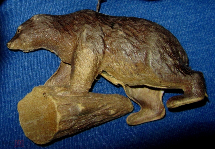 Christmas tree decorations you might throw away, but they're worth a ton of money Christmas tree decorations you might throw away, but they're worth a ton of money