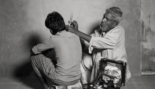 Cómo ganar limpiador de oídos, una calle astrólogo y otros representantes de la desaparición de las profesiones en la India