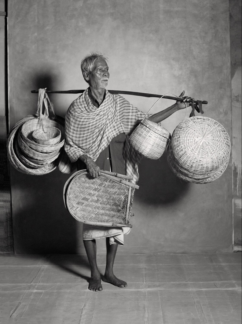 How to earn cleaner ears, a street astrologer and other representatives of vanishing professions in India