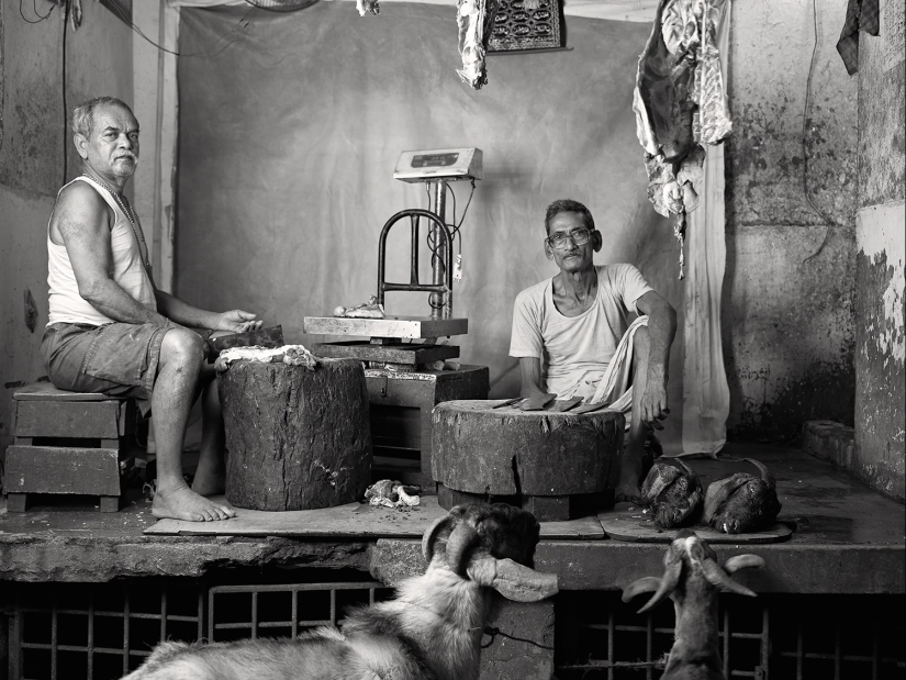 How to earn cleaner ears, a street astrologer and other representatives of vanishing professions in India