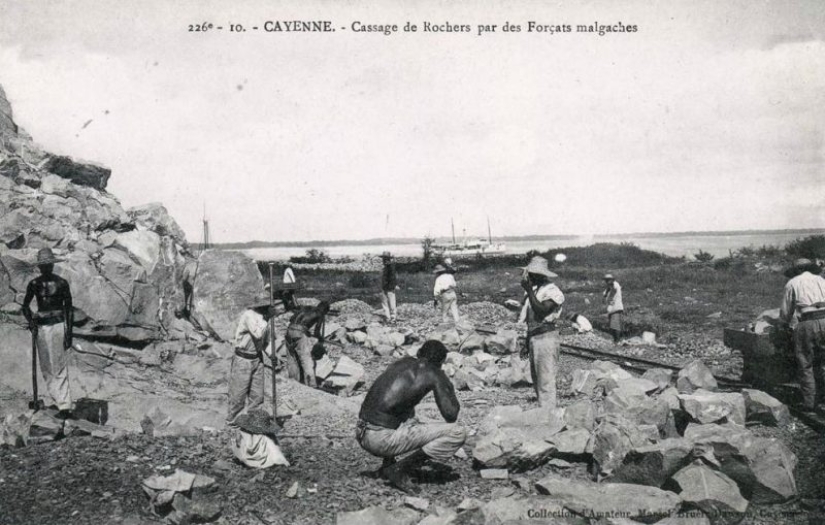 The prison on Devil's island: the ruthless blade "dry guillotine"